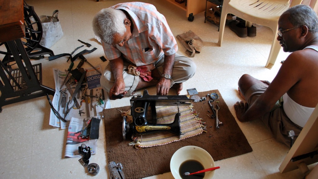 What Is An Old Singer Sewing Machine Worth