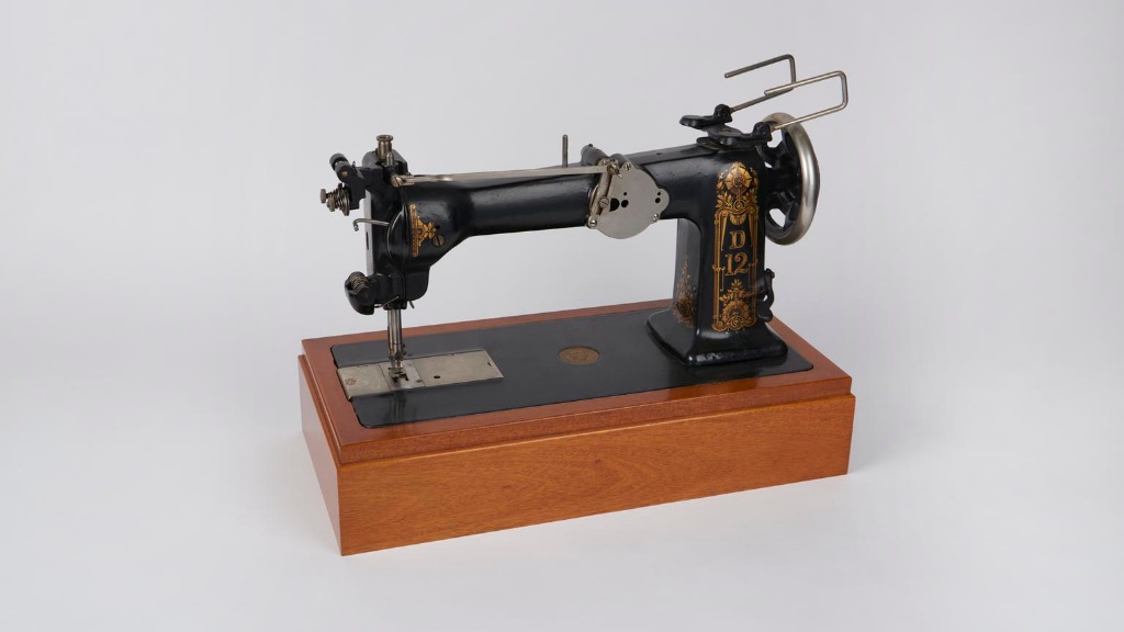 How To Oil Old Singer Sewing Machine