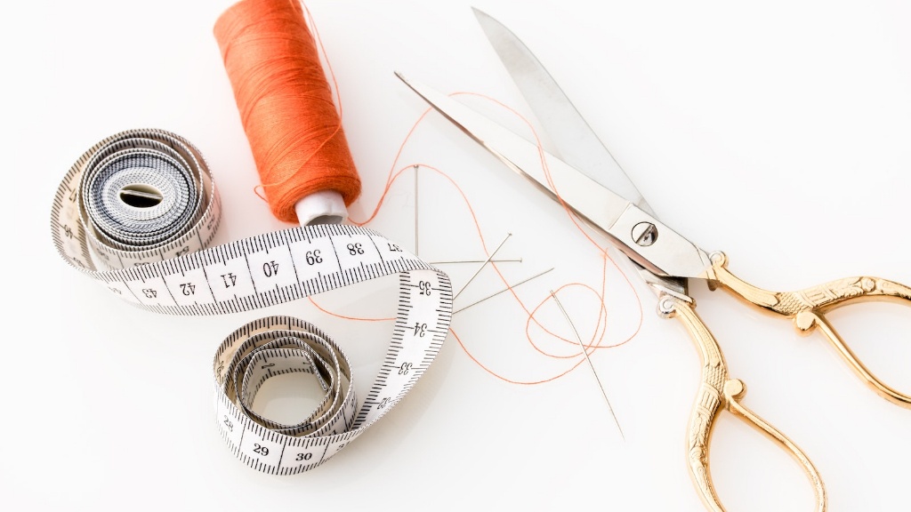 How To Set Up A Manual Sewing Machine