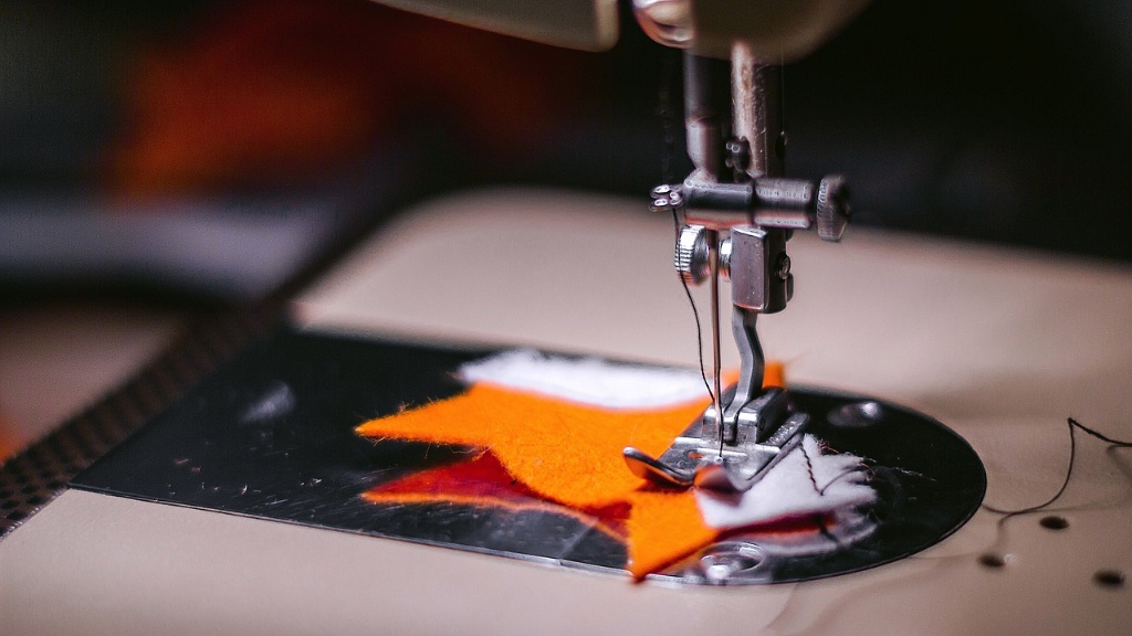How To Make A Mini Sewing Machine