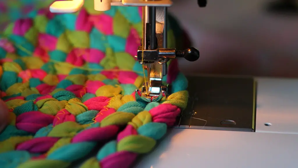 How to tell the size of a sewing machine needle?