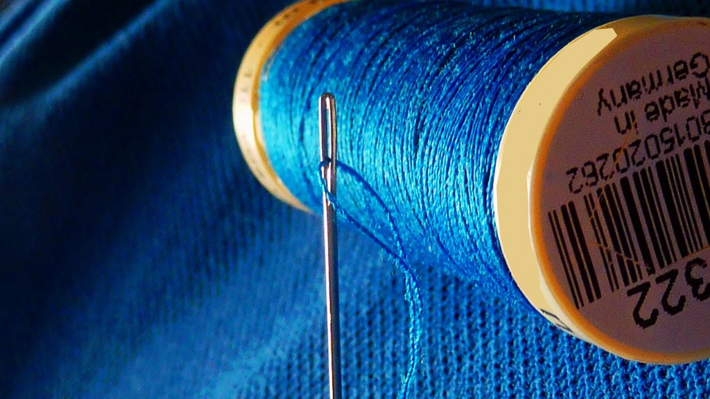 How To Thread Handheld Sewing Machine