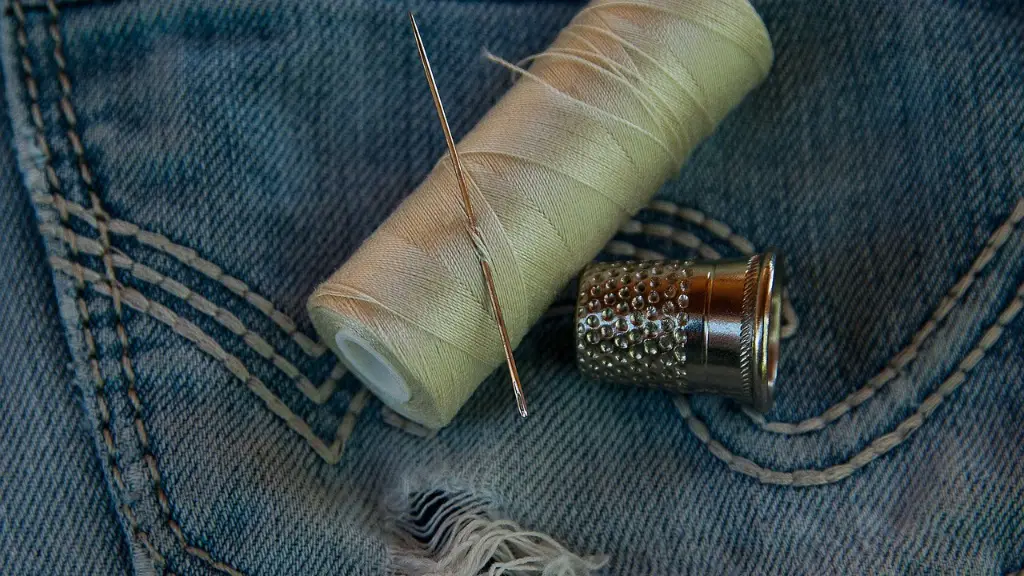 What is automatic needle threader on sewing machine?