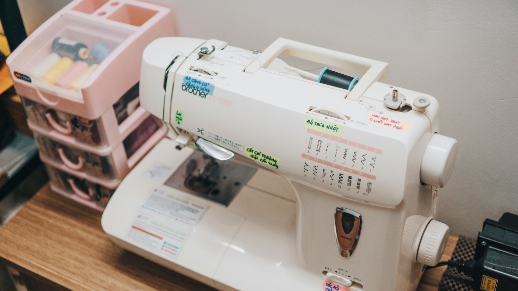 How To Lower The Needle On A Sewing Machine