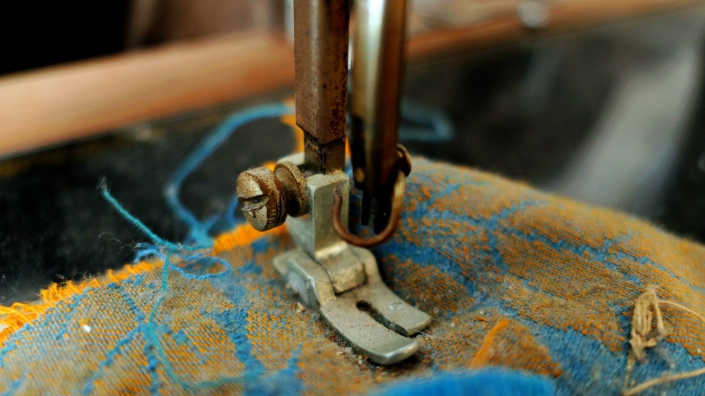 Can Mini Sewing Machine Sew Jeans