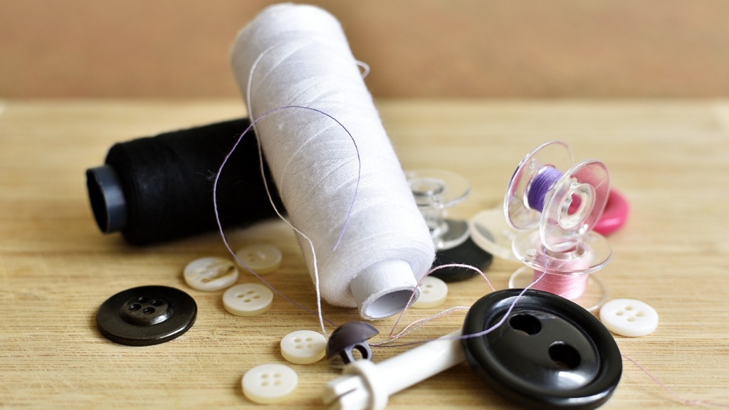 How To Put Needle In Singer Sewing Machine