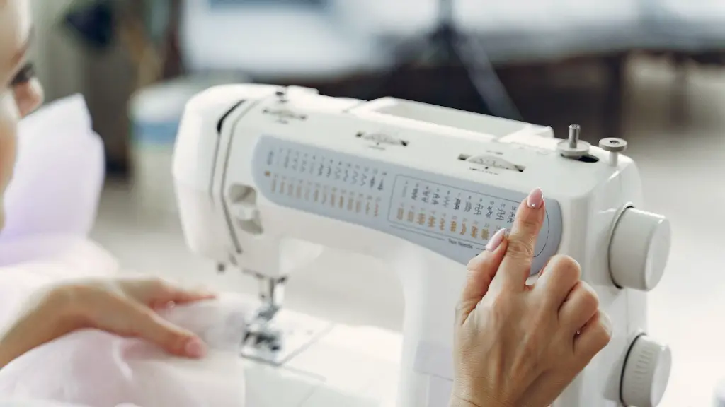 What kind of sewing machine for stretchy fabric?