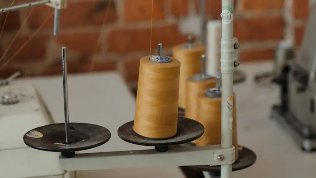 How to sew stretchy fabric on a singer sewing machine?