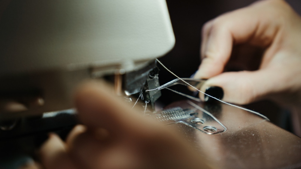 How To Change A Needle On A Sewing Machine Singer