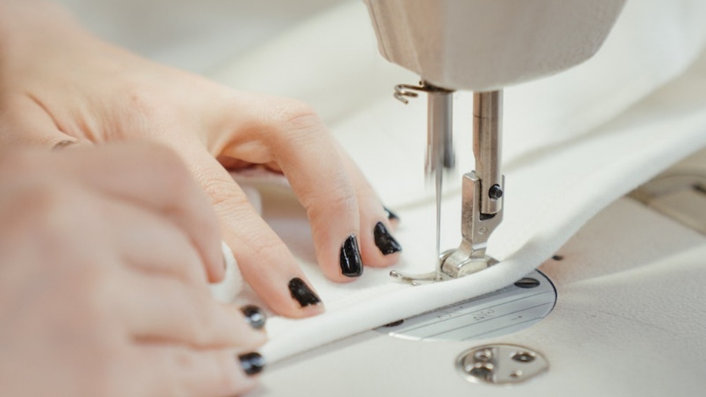 What size sewing machine needle is best for cotton?