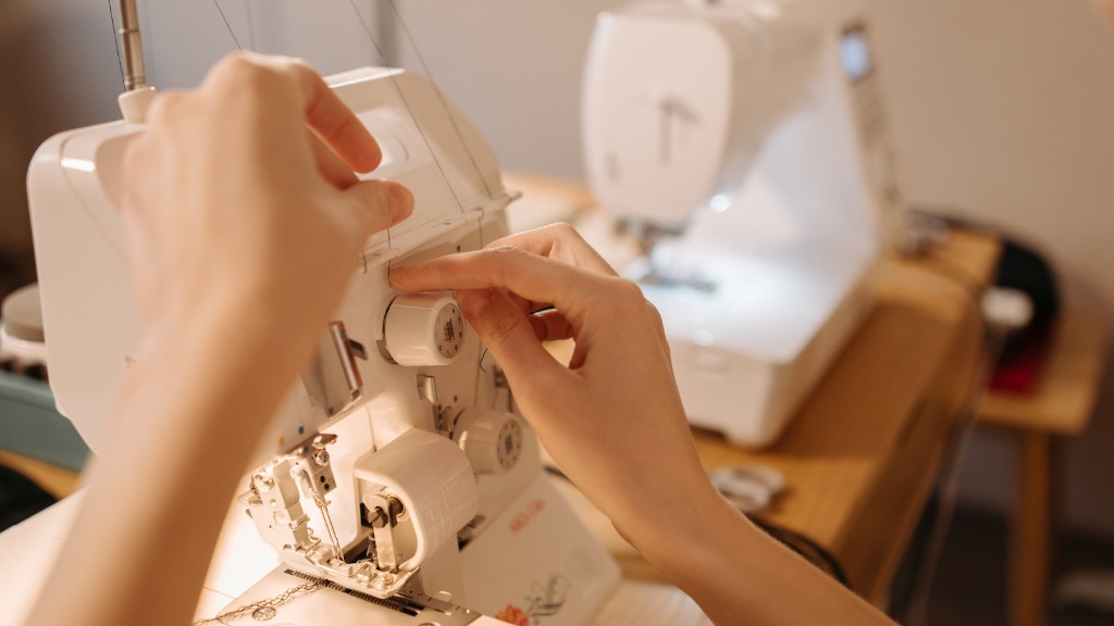 How To Put Thread In Sewing Machine