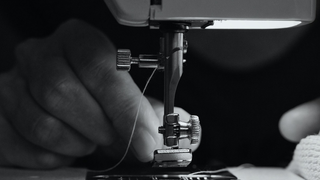 How To Replace A Needle On A Singer Sewing Machine