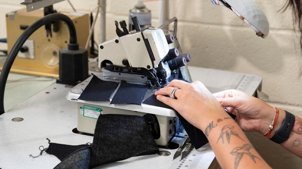 How Do You Put A Bobbin In A Sewing Machine