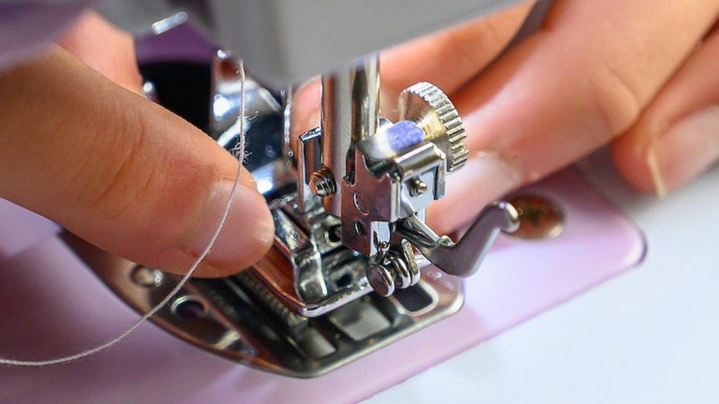 How To Operate A Hand Sewing Machine