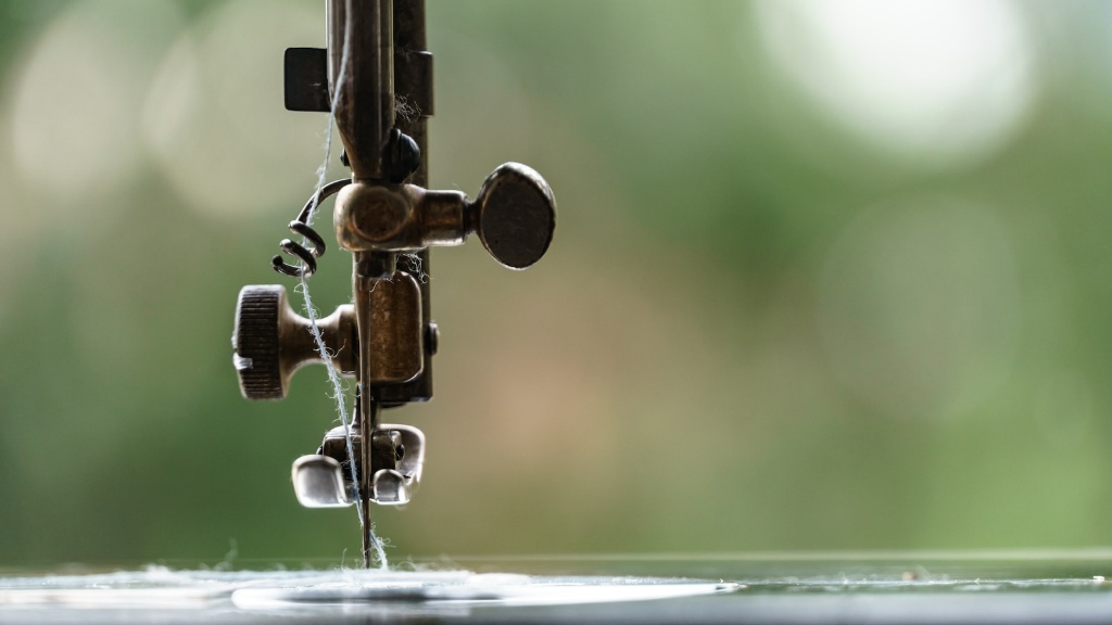 How Handheld Sewing Machine Works
